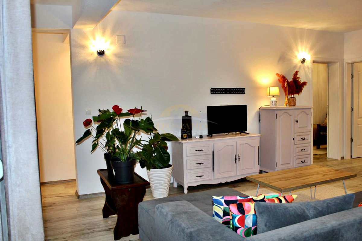 Stanovanje v pritličju s teraso in parkirnim mestom v garaži